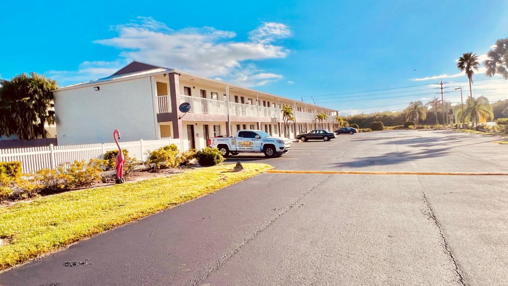 Flamingo Motel Okeechobee Bagian luar foto