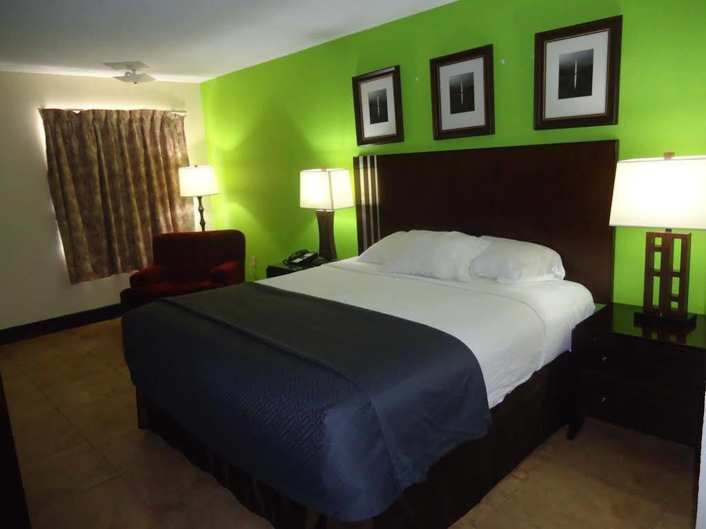 Flamingo Motel Okeechobee Bagian luar foto