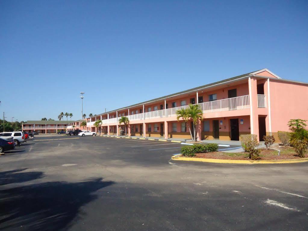 Flamingo Motel Okeechobee Bagian luar foto